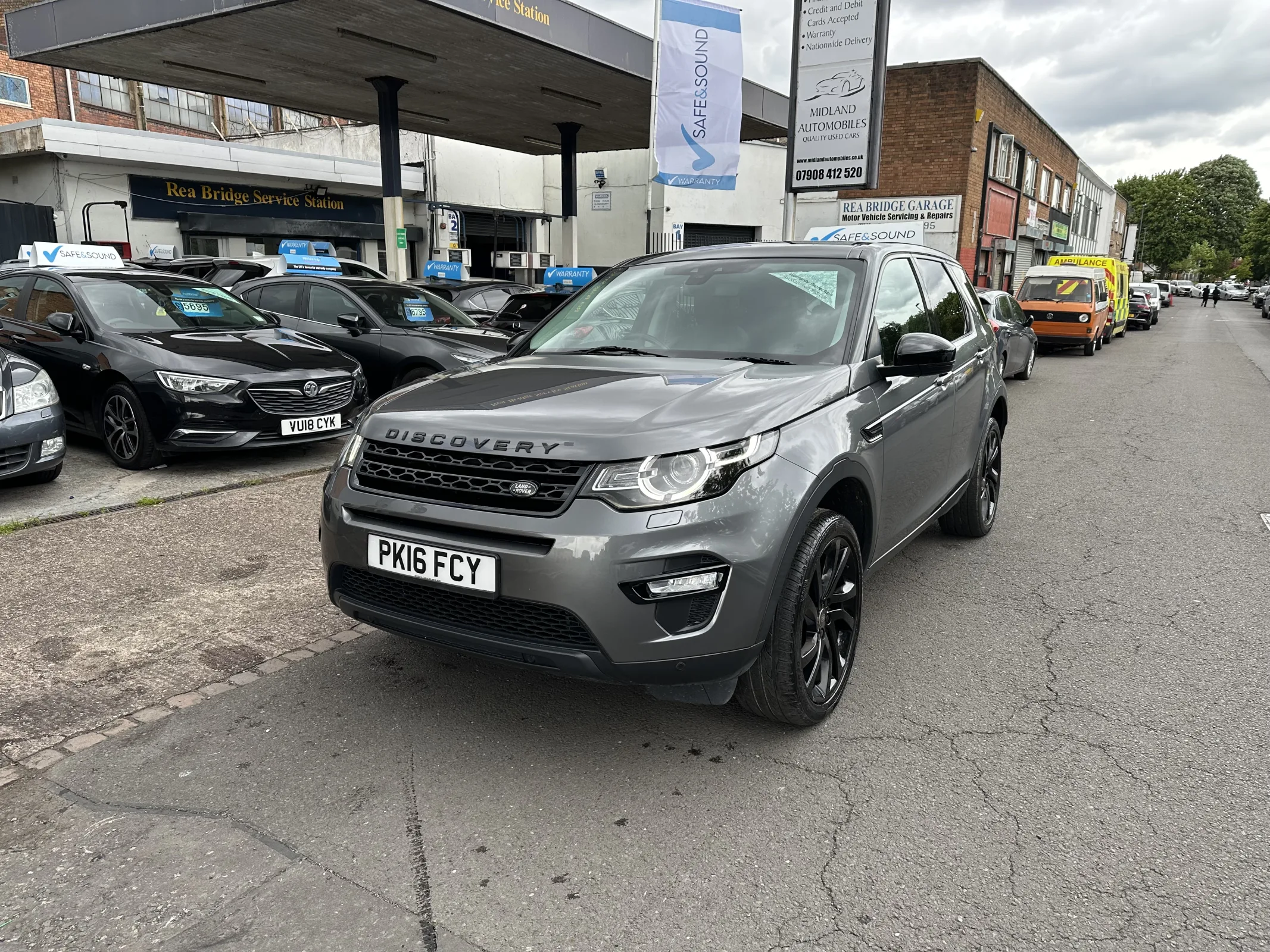 2016 Land Rover Discovery Sport 2.0 TD4 HSE Black — image 6