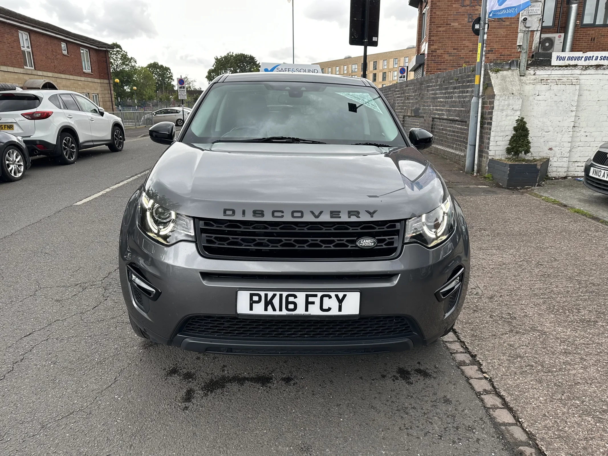 2016 Land Rover Discovery Sport 2.0 TD4 HSE Black — image 3