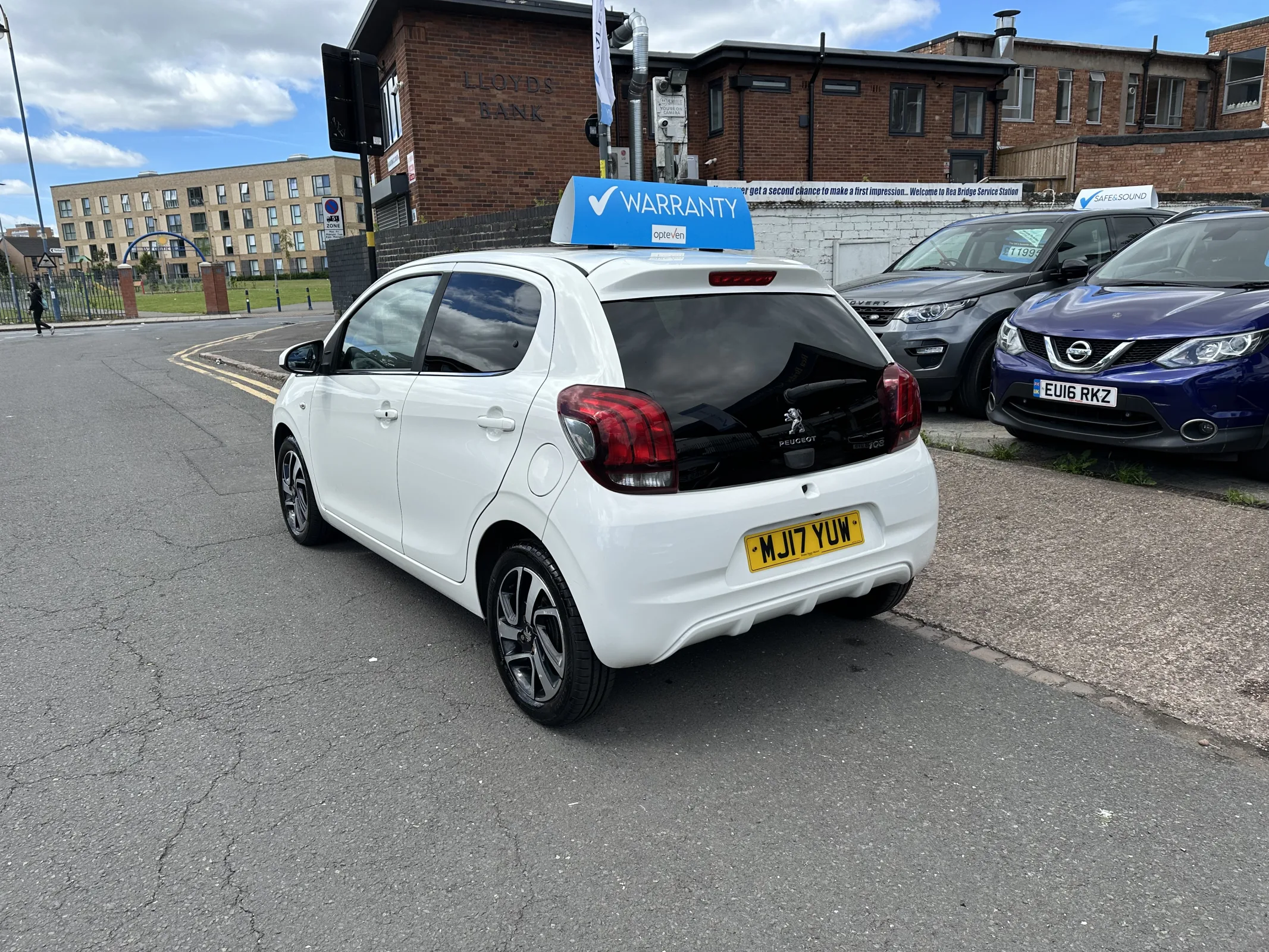 2017 Peugeot 108 1.2 PureTech Allure — image 8