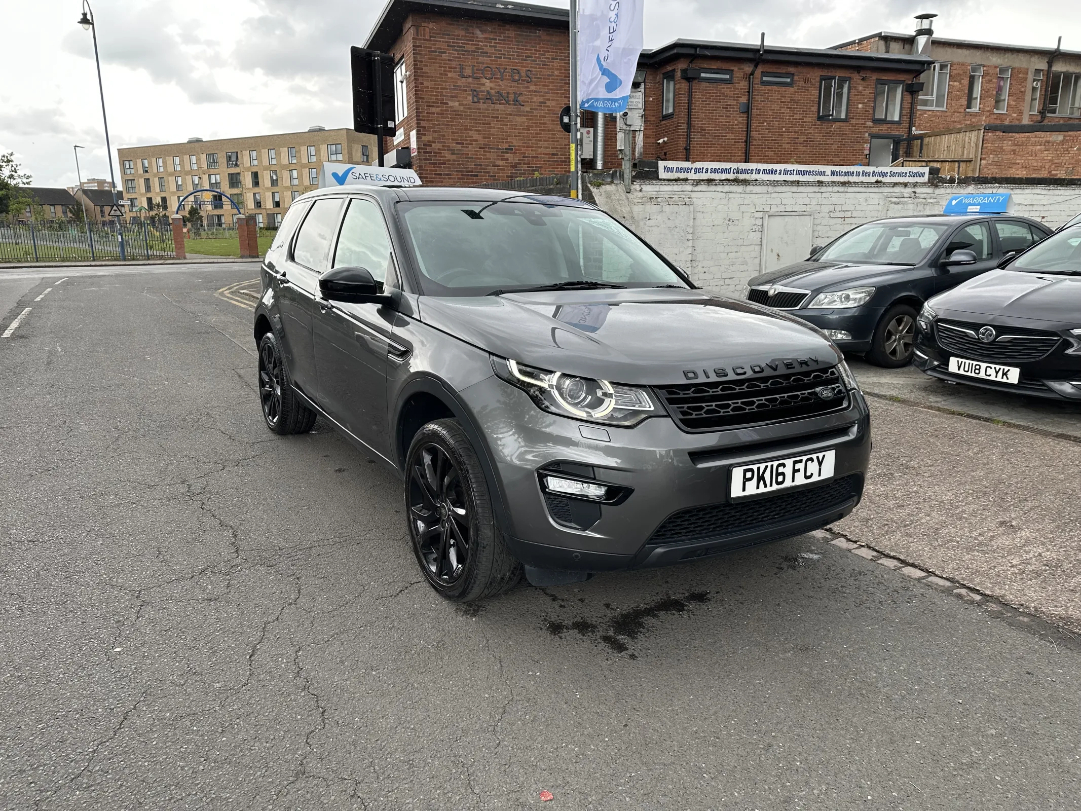 2016 Land Rover Discovery Sport 2.0 TD4 HSE Black — image 2