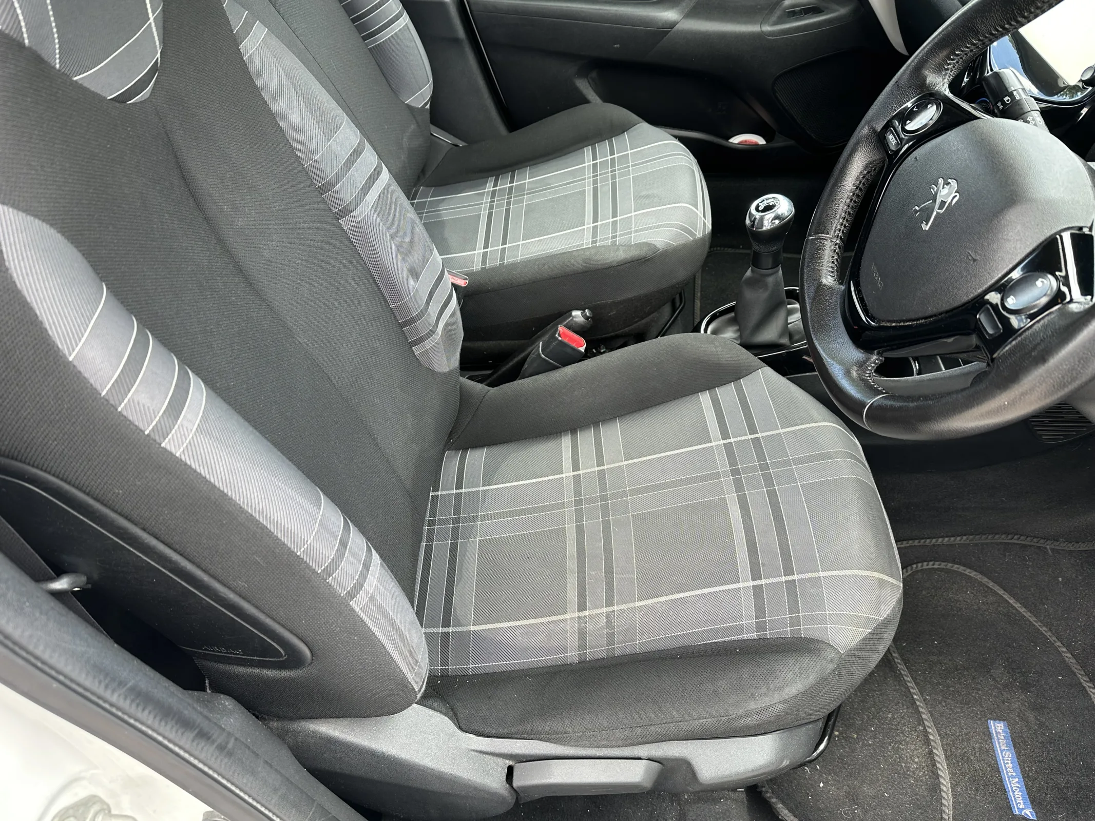 2017 Peugeot 108 1.2 PureTech Allure — image 14