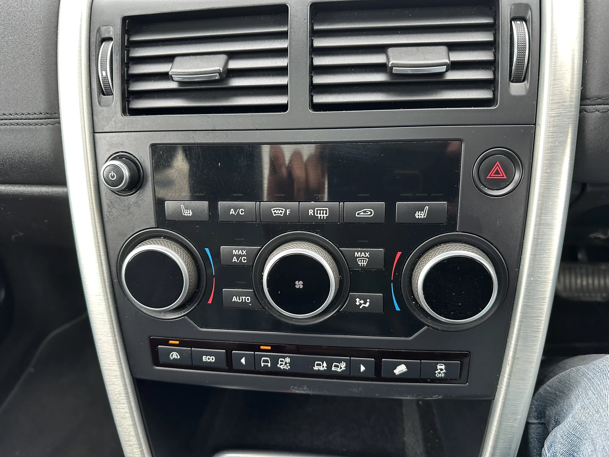 2016 Land Rover Discovery Sport 2.0 TD4 HSE Black — image 22