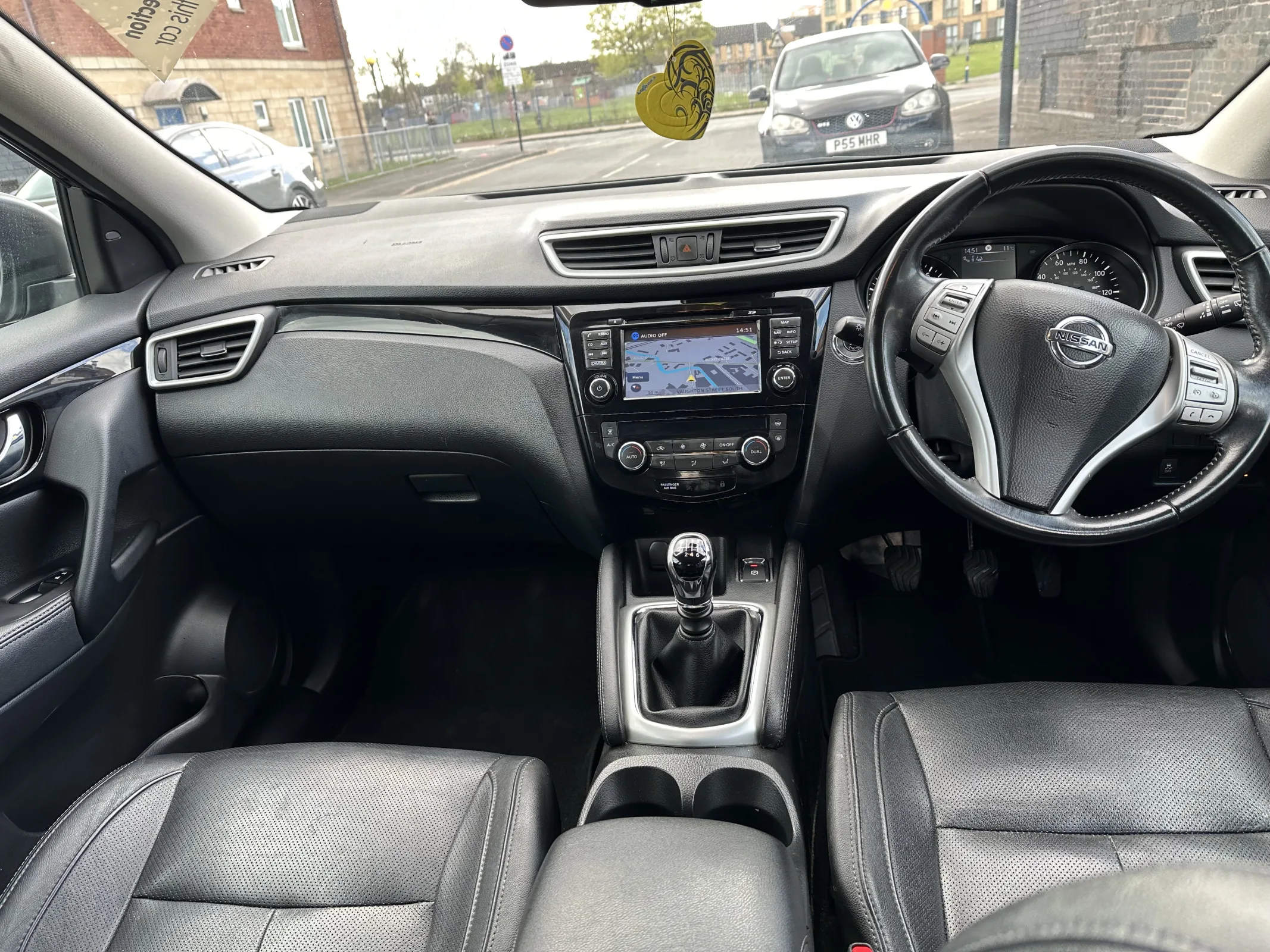 2016 Nissan Qashqai 1.2 DIG-T Tekna — image 10