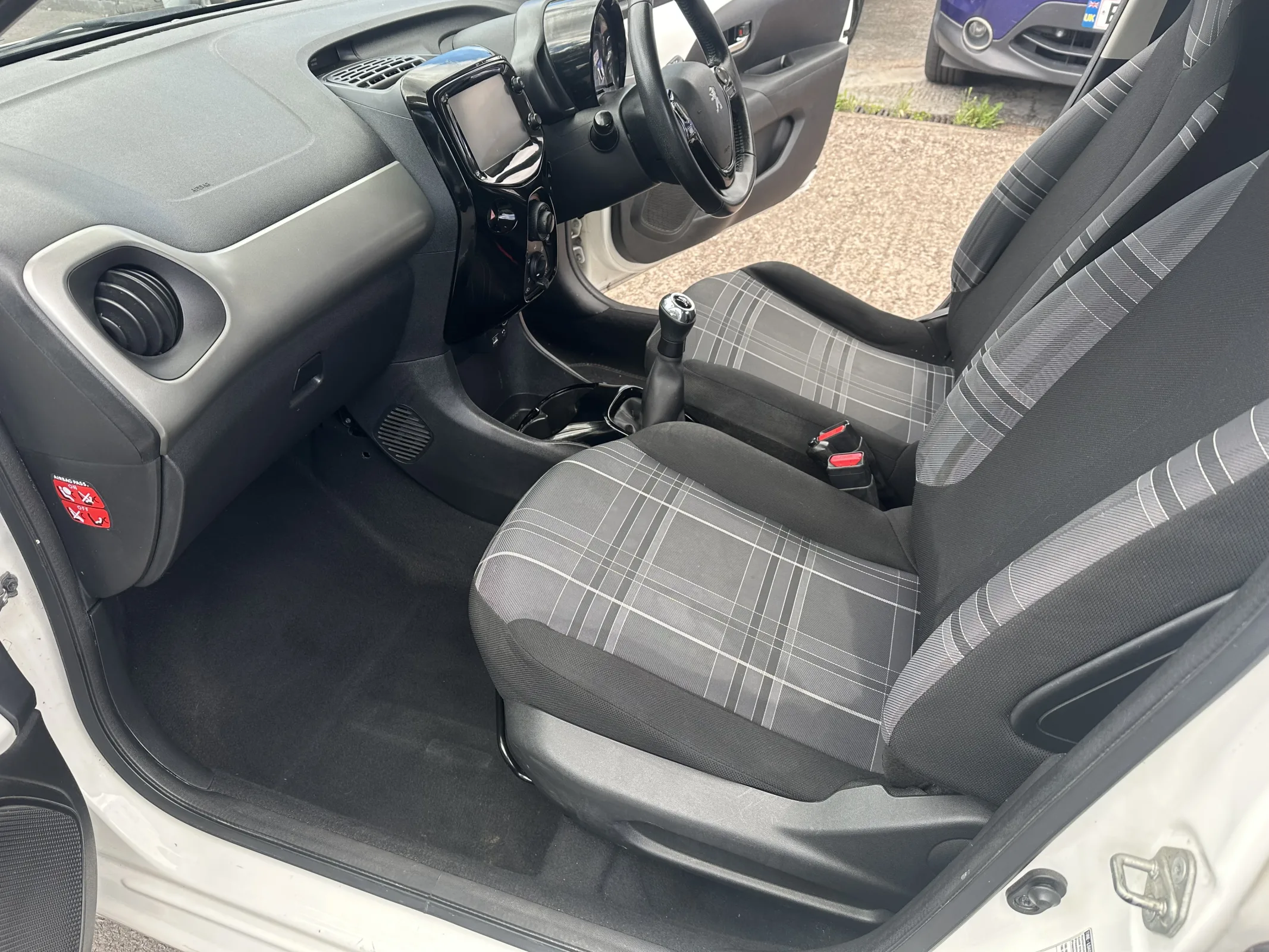2017 Peugeot 108 1.2 PureTech Allure — image 13