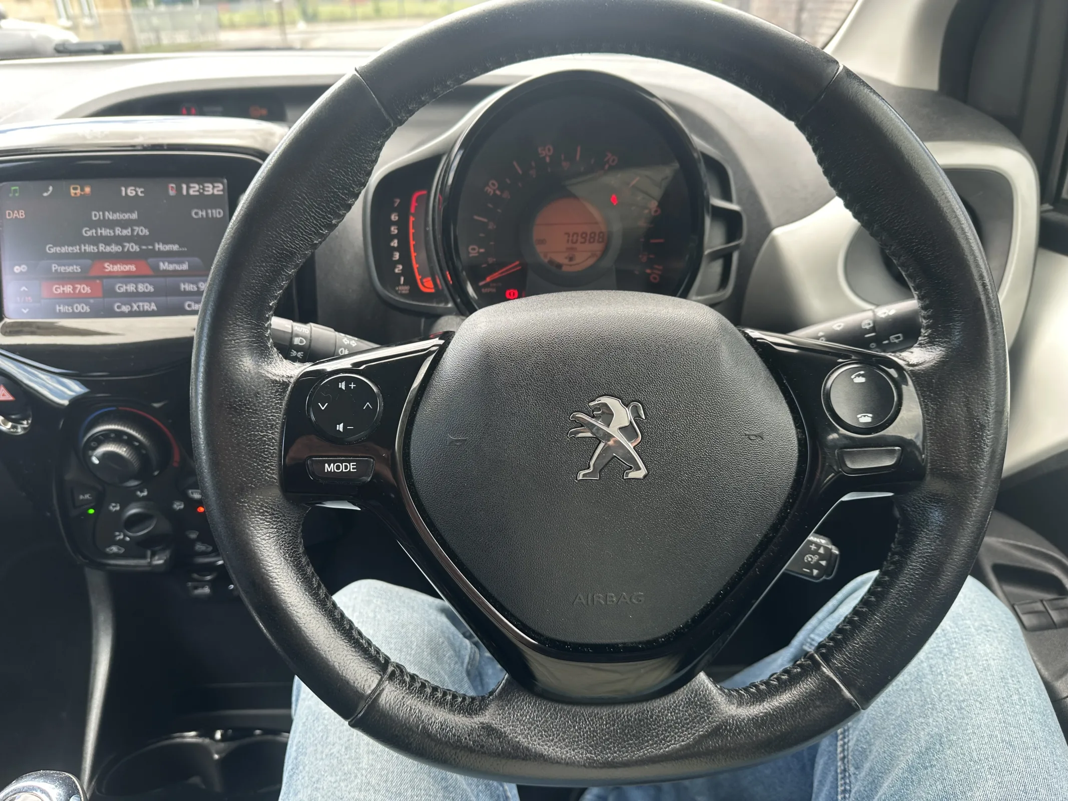 2017 Peugeot 108 1.2 PureTech Allure — image 12