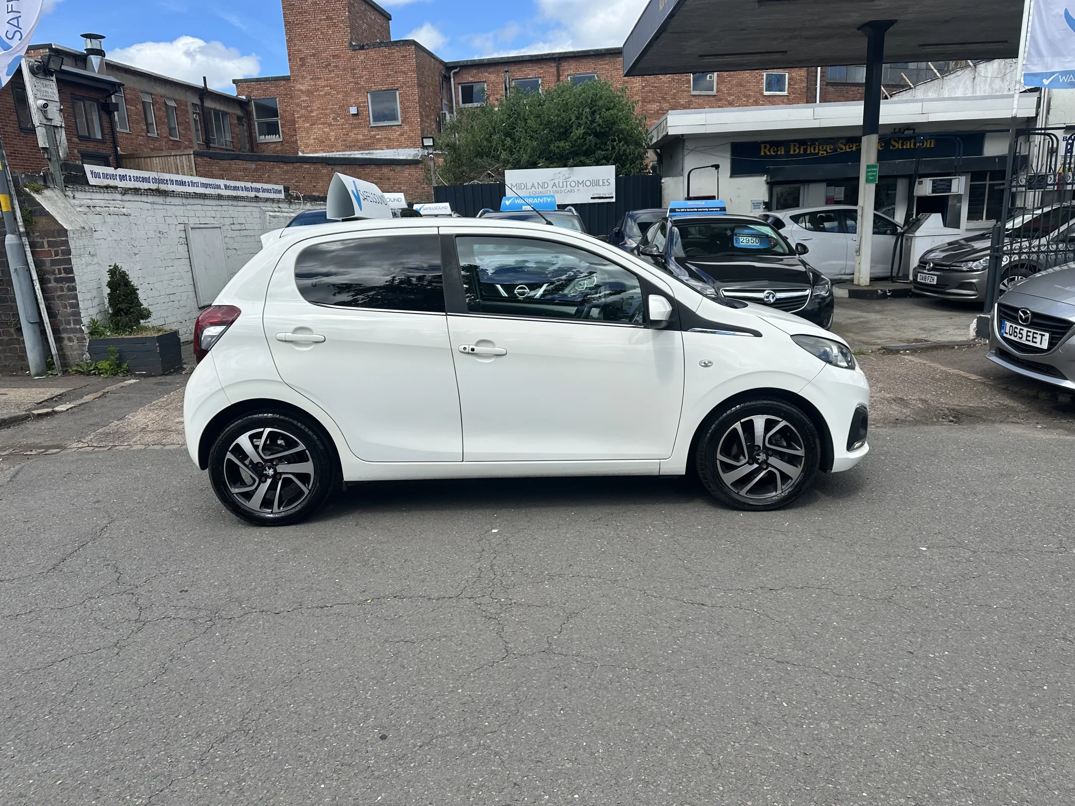 2017 Peugeot 108 1.2 PureTech Allure — image 4