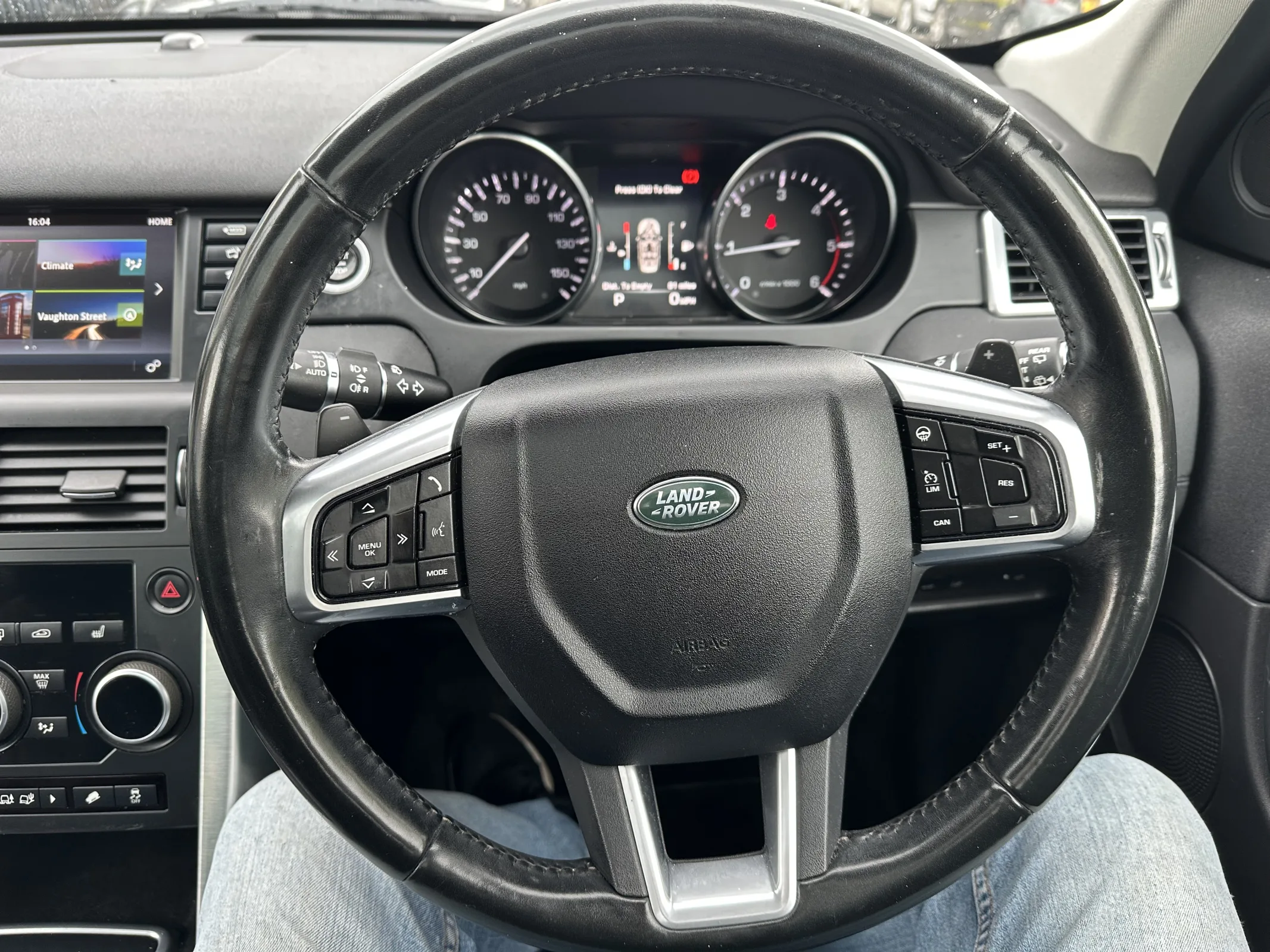 2016 Land Rover Discovery Sport 2.0 TD4 HSE Black — image 12