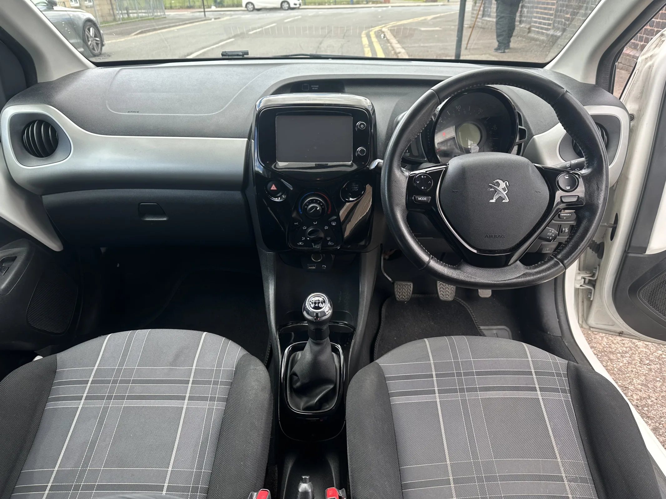 2017 Peugeot 108 1.2 PureTech Allure — image 10