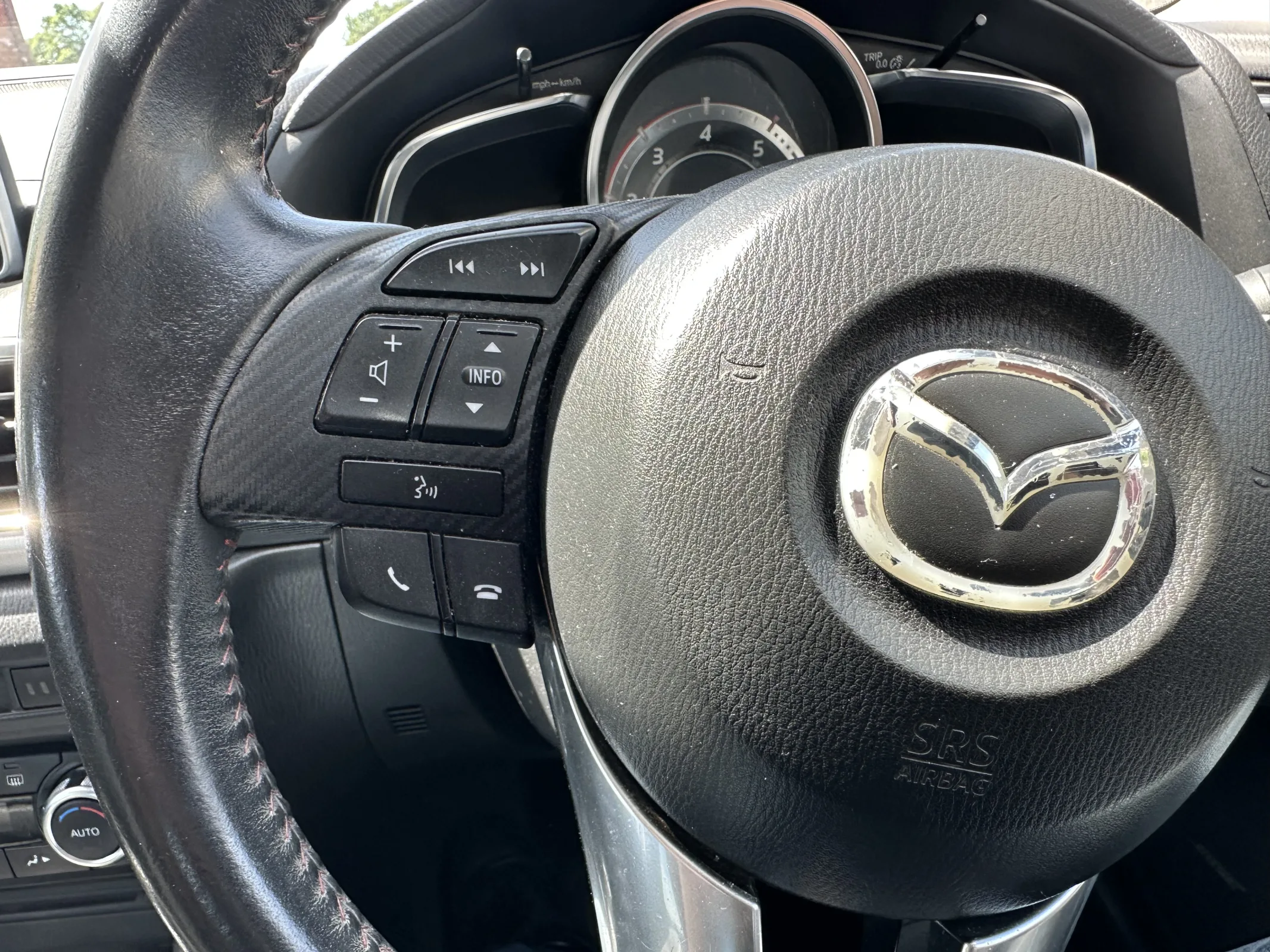 2014 Mazda 3 2.2 Skyactiv-D- Sport — image 14