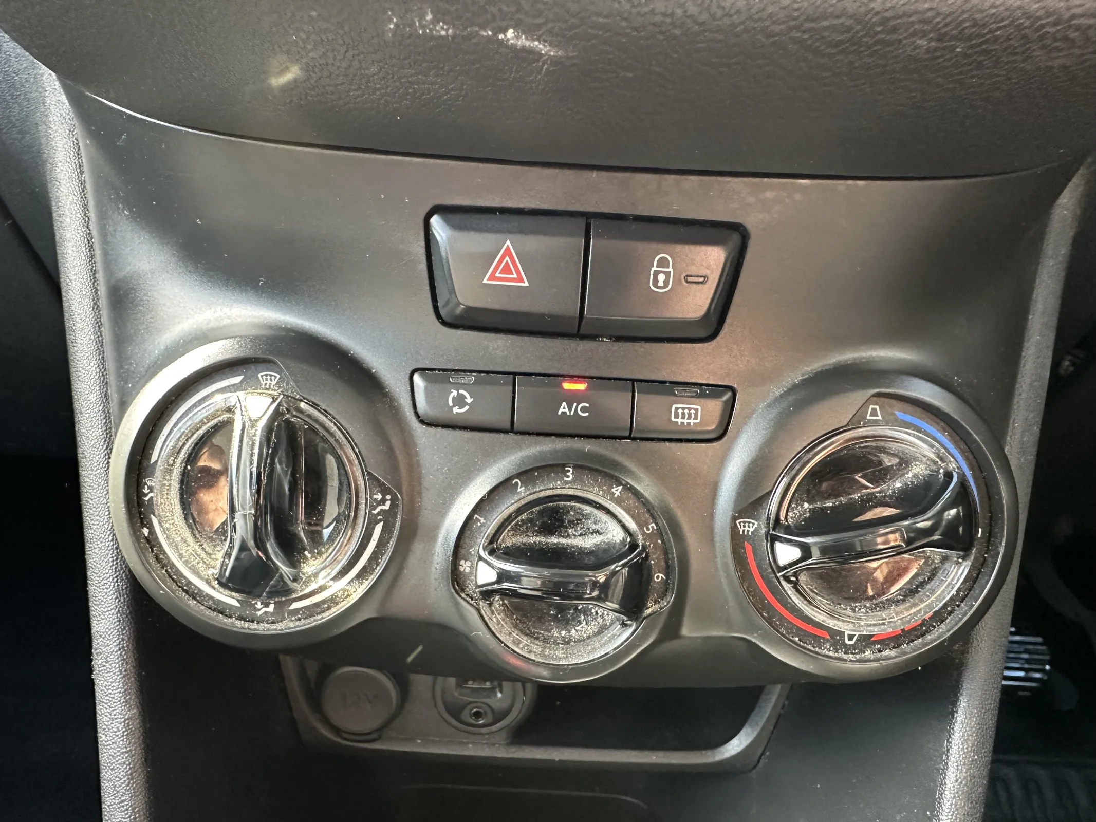 2012 Peugeot 208 1.2 VTi Active — image 19