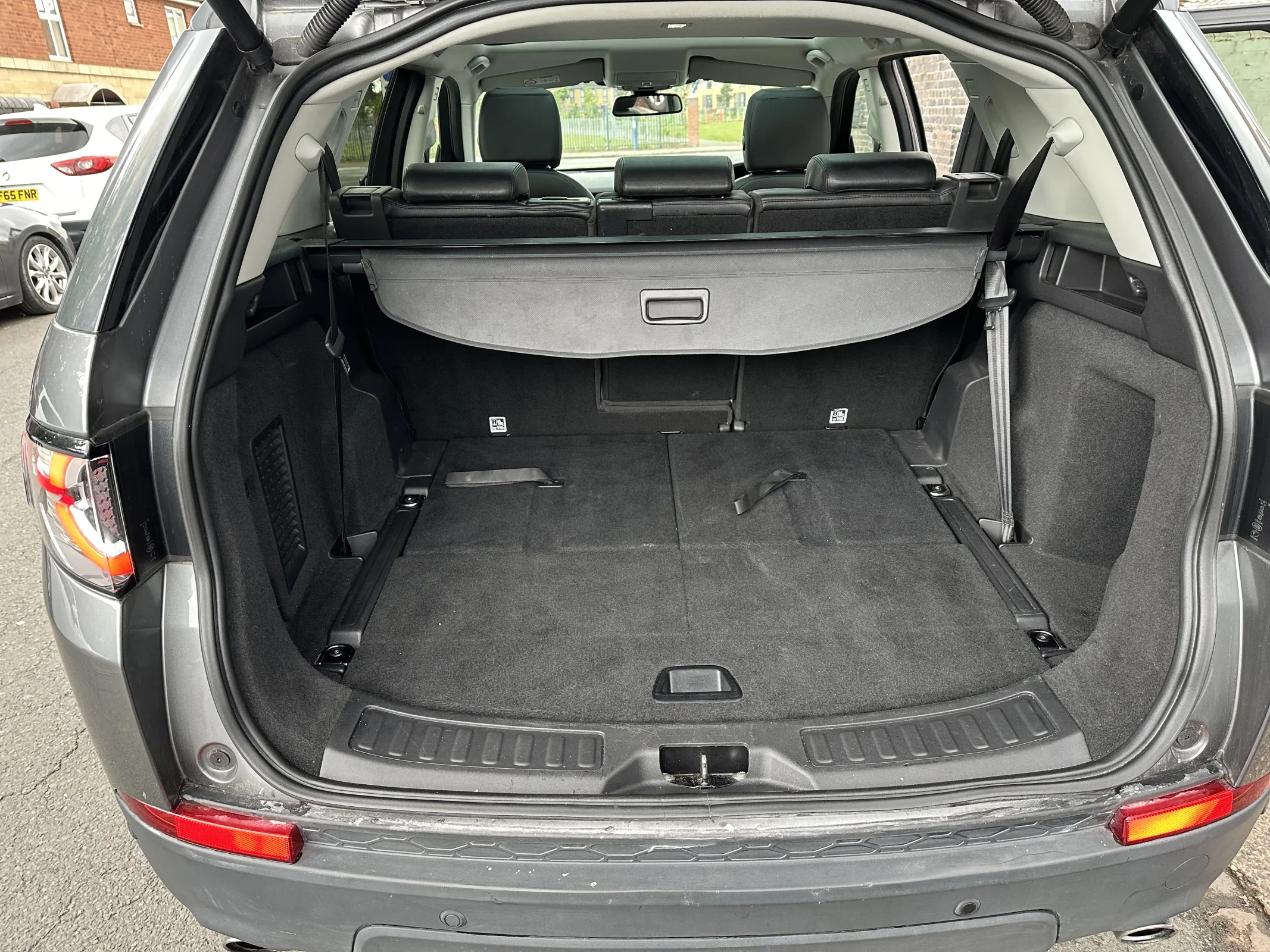 2016 Land Rover Discovery Sport 2.0 TD4 HSE Black — image 32