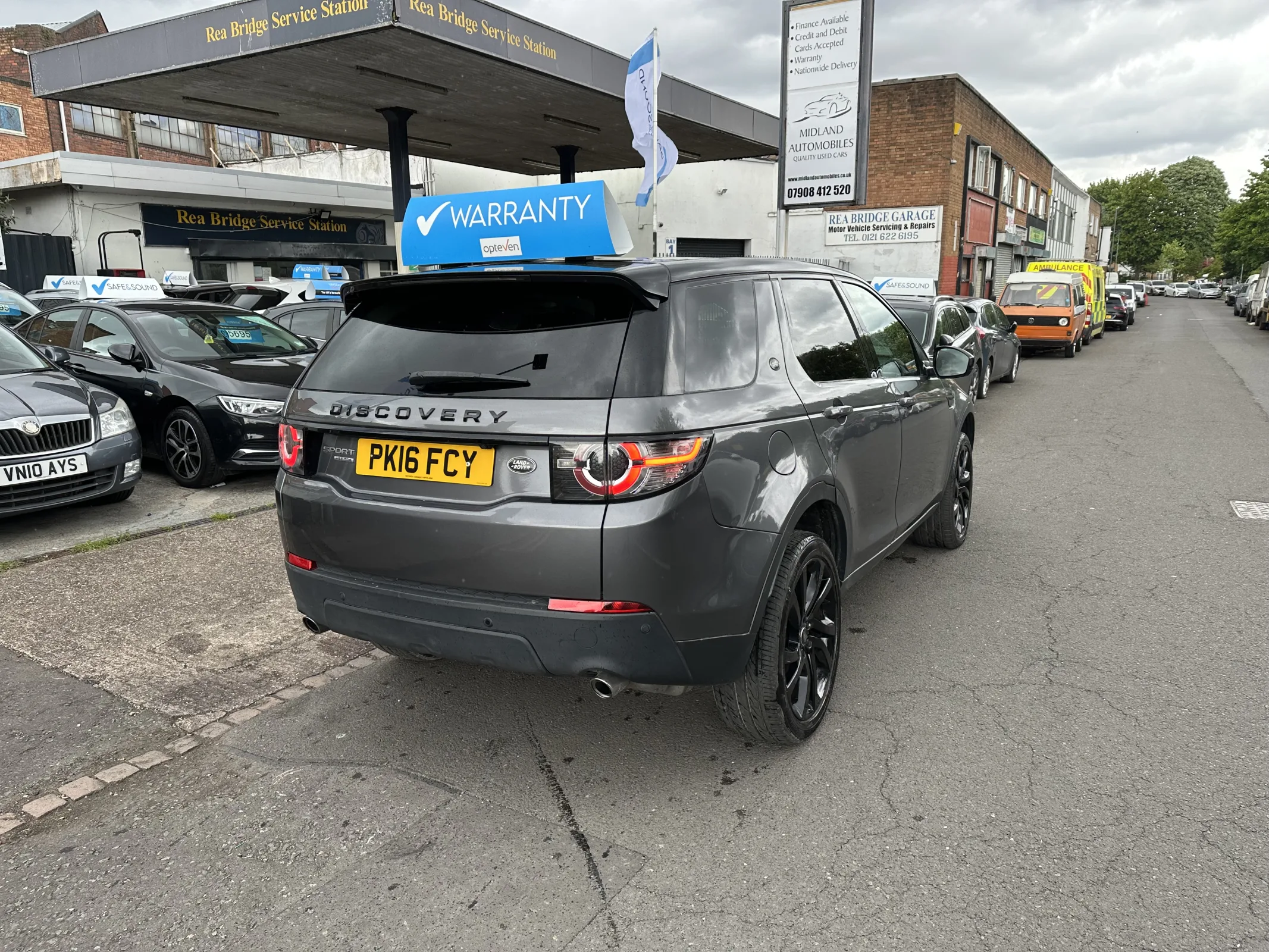 2016 Land Rover Discovery Sport 2.0 TD4 HSE Black — image 5