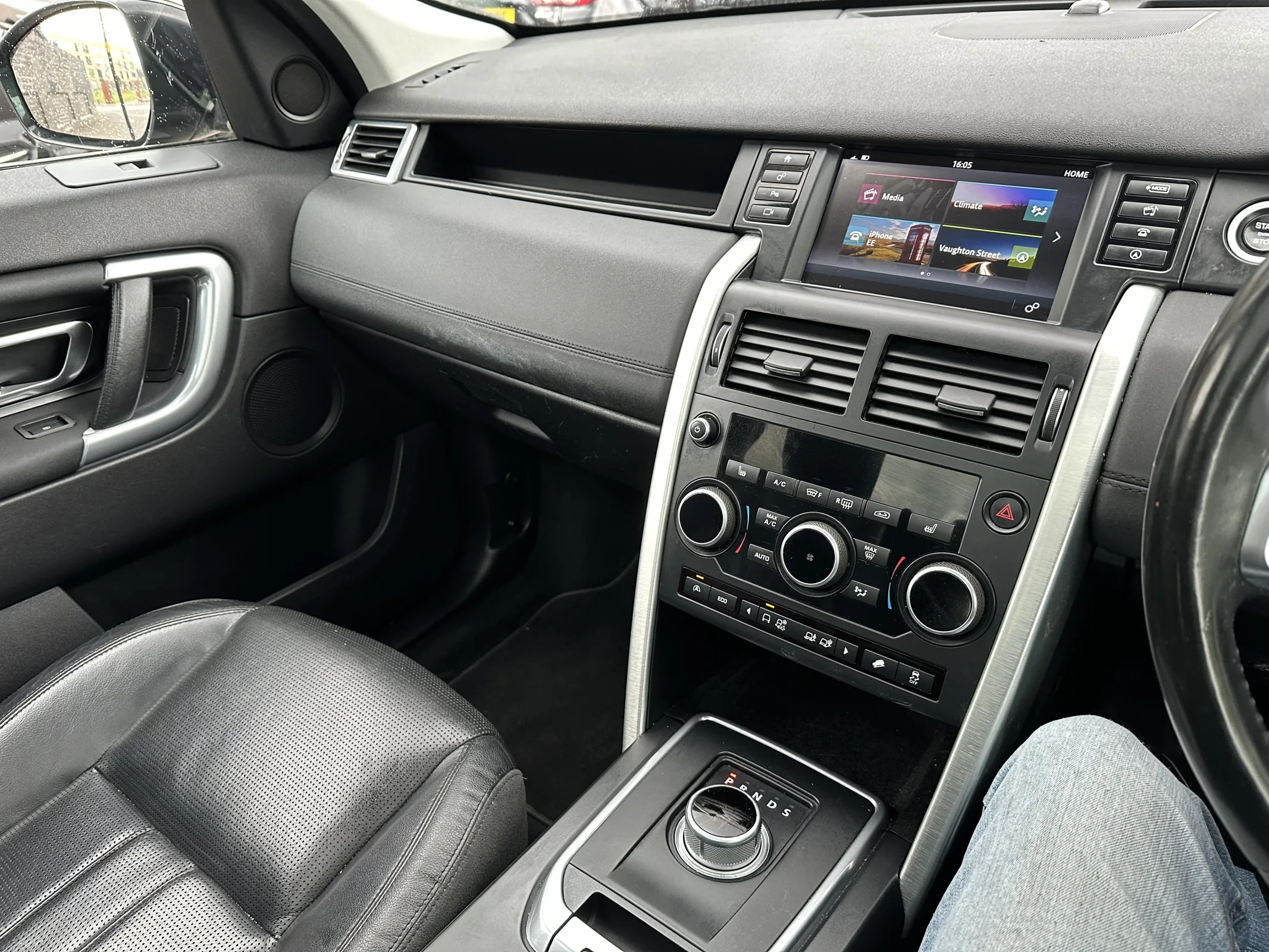 2016 Land Rover Discovery Sport 2.0 TD4 HSE Black — image 19